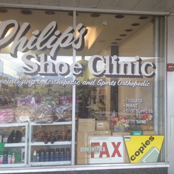 Philip's Shoe Clinic - The storefront - Shoe Repair Near Me - Northbrook, Illinois