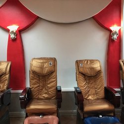 Deluxe Nail Salon