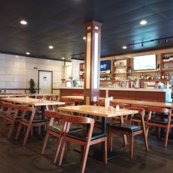 Chen's Family Dish - Interior