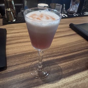 Avalon Gastropub - Hibiscus sour - Gastropubs Near Me - KIlauea, Hawaii