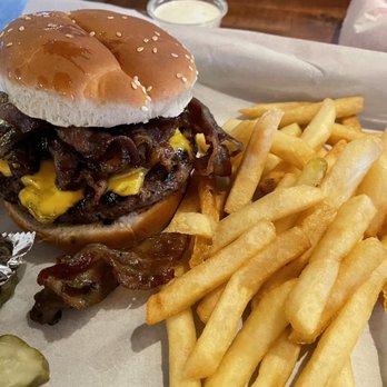 Licari's Bar and Grill - Bacon Cheeseburger - Dive Bars Near Me - Madison, Wisconsin