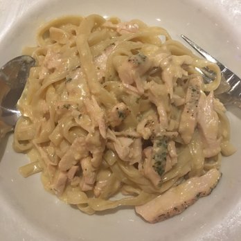 Johnny Farina Restaurant - Chicken fettuccine Alfredo - Italian Near Me - Ottawa, Ontario Johnny Farina Restaurant - Chicken fettuccine Alfredo - Italian Near Me - Ottawa, Ontario