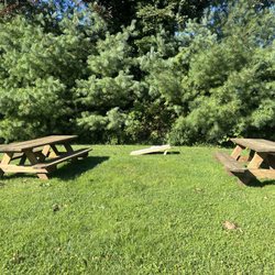 Hampton Coffee Company - Very clean picnic tables
