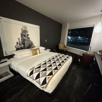 Jupiter NEXT - King bed - Hotels Near Me - Portland, Oregon