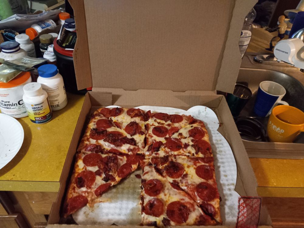 Food from Milano's Pizza