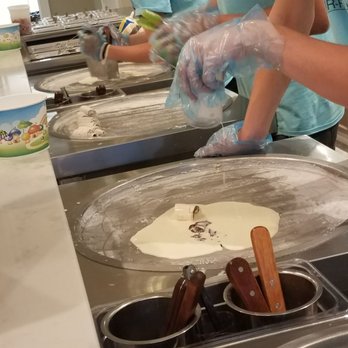 Icy Rolls - Liquid vanilla base - Ice Cream & Frozen Yogurt Near Me - Granby, Connecticut