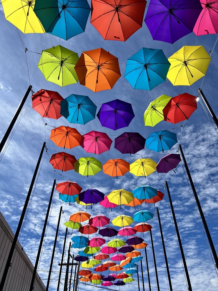 UMBRELLA ALLEY Updated August 2024 25 Photos 204 E Main St