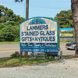 Lammers Glass Gifts & Antiques - Entrance sign