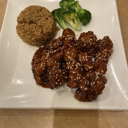 Hunan Lion - Sesame Chicken