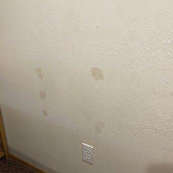 Hyatt Lake Resort - Damaged walls - Hotels Near Me - Ashland, Oregon Hyatt Lake Resort - Damaged walls - Hotels Near Me - Ashland, Oregon