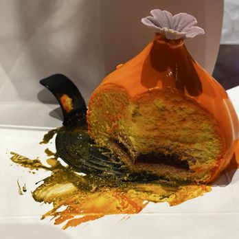 Bao Bao Bakery & Cafe - Mango Mousse 芒果慕斯巧克力蛋糕 - Bakeries Near Me - Boston, Massachusetts