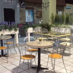 The Concert Music Garden Cafe - Tables and arrangements.