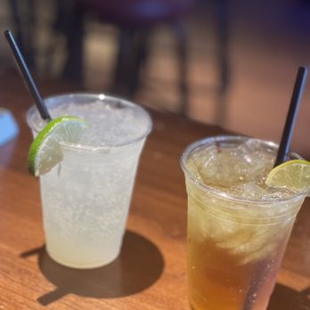 901 Bar & Grill - two drinks on a table - Bars Near Me - Los Angeles, California