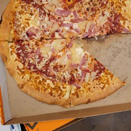 A Hawaiian pizza with a small handful of toppings in the middle. Over cooked dry and tough to bite. A Hawaiian pizza with a small handful of toppings in the middle. Over cooked dry and tough to bite.