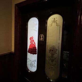 Walshs - Ladies Room - Pubs Near Me - Dublin, D