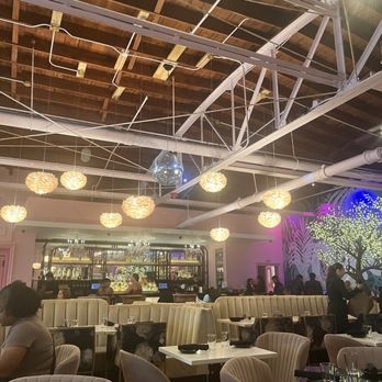 XOXO Dining Room - New American Near Me - Dallas, Texas