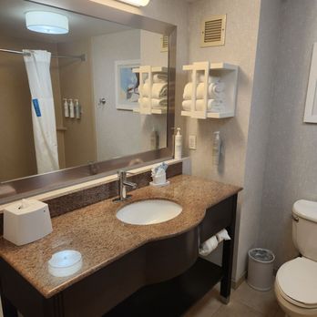 Hampton Inn Oakland-Hayward - Room 227 - Hotels Near Me - Hayward, California