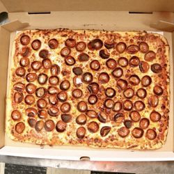 NOW THATS BUFFALO PIZZA ! Great Mozzarella, Cup and Charred Pepperoni, talk about sweet sauce- muah, chefs kiss !