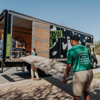 Square Cow Movers - Nashville - Loading Truck - Movers Near Me - Murfreesboro, Tennessee Square Cow Movers - Nashville - Loading Truck - Movers Near Me - Murfreesboro, Tennessee