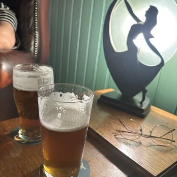 Hotham Arms - Corner seating - Pubs Near Me - York, NYK