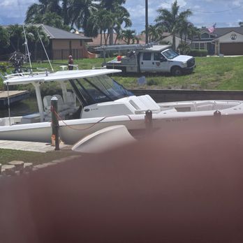 Honc Docks & Lifts - Trespassing on a property that has a no Trespassing sign. Screw everyone in their way. Maybe they just can't read. The owner can't read a co - General Contractors Near Me - Cape Coral, Florida