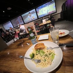 Matty's Sporthouse Grill - Huge screens and spacious setting