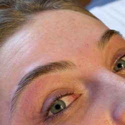 Sugar Studio - Eyebrow waxing