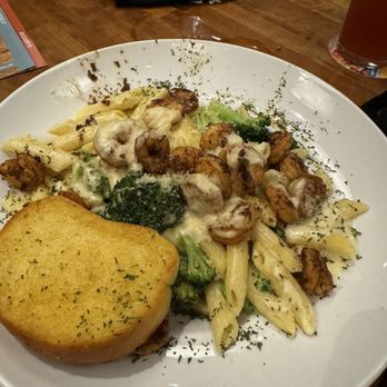 Cheddar's Scratch Kitchen - Pasta with shrimp and chicken - Comfort Food Near Me - Brooksville, Florida