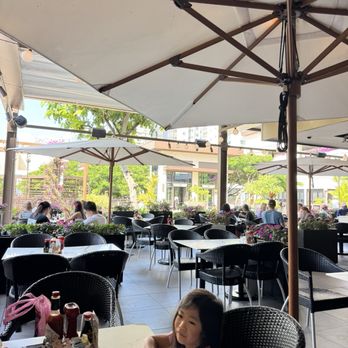 Liliha Bakery - outdoor seating - Bakeries Near Me - Honolulu, Hawaii Liliha Bakery - outdoor seating - Bakeries Near Me - Honolulu, Hawaii