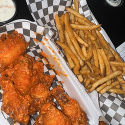Wingit210 - Spicy Garlic Parmesan Wings & Seasoned Fries