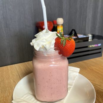 Broken Yolk Cafe - Strawberry banana smoothie - Breakfast & Brunch Near Me - Santee, California