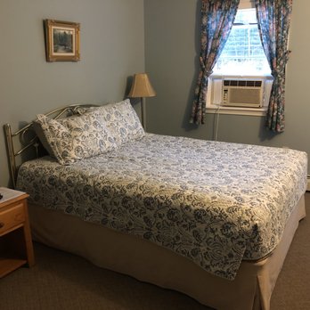 Inn By The River - Queen Room - Hotels Near Me - West Forks, Maine