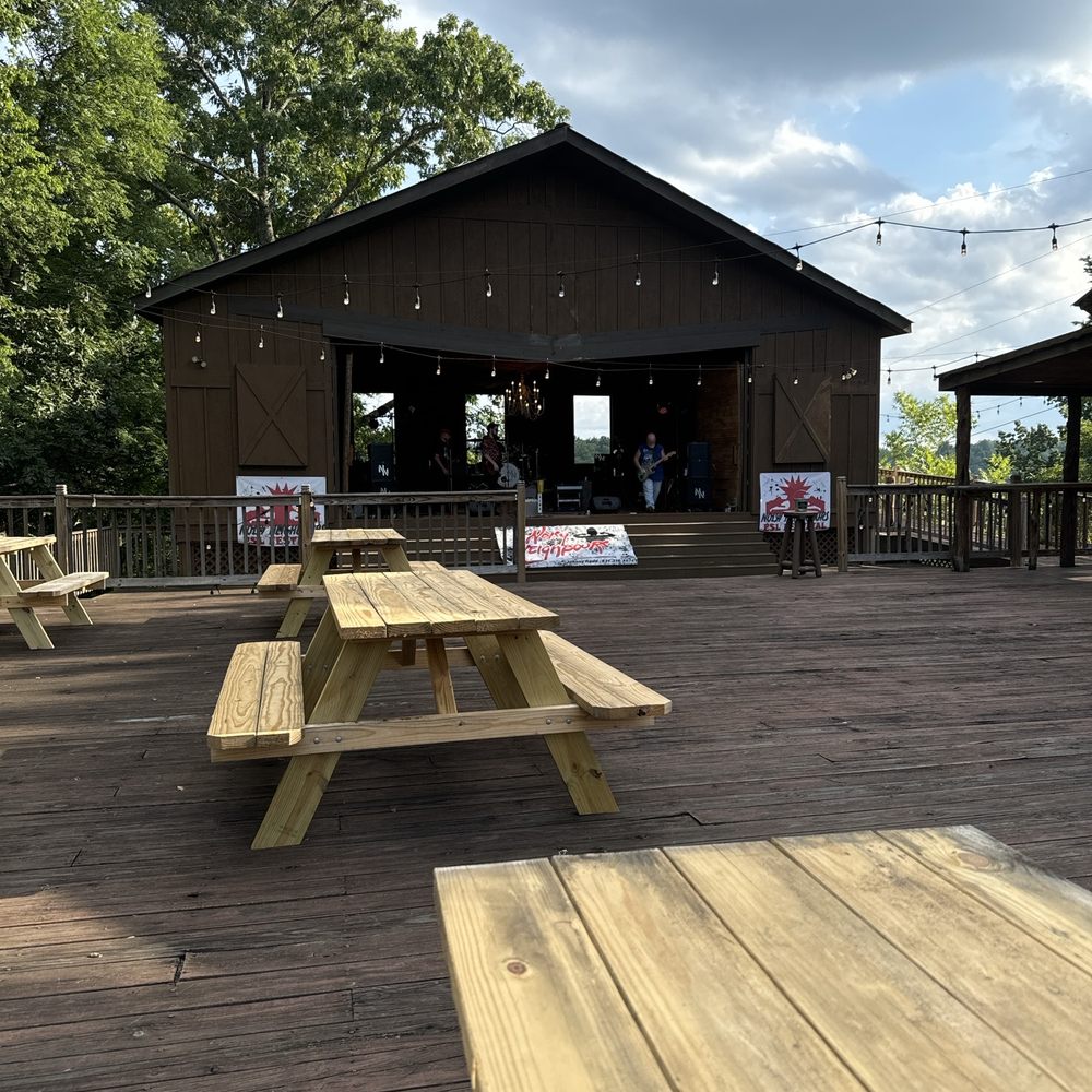 Willow Tree Tavern - Noisy neighbors - Burgers Near Me - Liberty, Tennessee Willow Tree Tavern - Noisy neighbors - Burgers Near Me - Liberty, Tennessee
