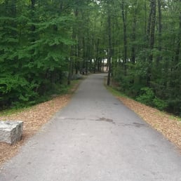 Entrance to the lake and picnic areas. Entrance to the lake and picnic areas.