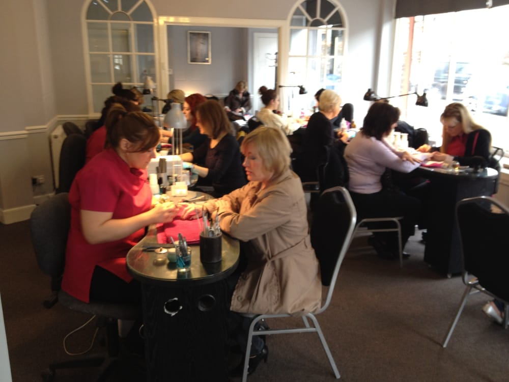 FINGERTIPS NAIL & BEAUTY SALON Updated August 2024 35 Langside