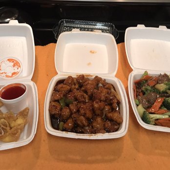China House - Just had delivered beef and broccoli in general chicken and crab and cheese wontons with sweet-and-sour sauce - Chinese Near Me - Citrus Heights, California China House - Just had delivered beef and broccoli in general chicken and crab and cheese wontons with sweet-and-sour sauce - Chinese Near Me - Citrus Heights, California