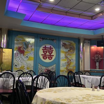 Evergreen Restaurant - Cool art - Cantonese Near Me - Chicago, Illinois