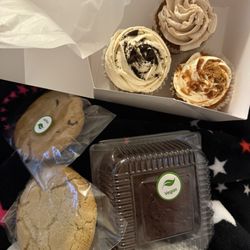 The Supreme Dessert Shop - C Cookies and cream cupcake, chocolate cupcake, Caramel Crunch Cupcake, chocolate chip cookie, sugar cookie, and brownie. All vegan!