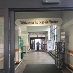 Harris Teeter - Entrance (dry and clean) on this rainy day
