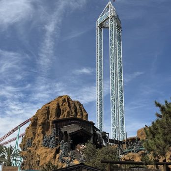 Timber Mountain Log Ride - Long long lines - Amusement Parks Near Me - Buena Park, California Timber Mountain Log Ride - Long long lines - Amusement Parks Near Me - Buena Park, California