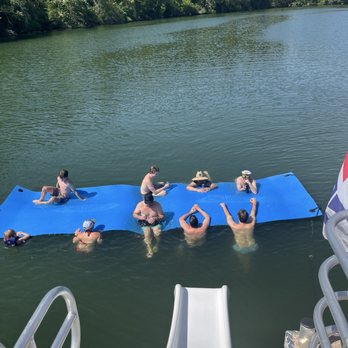 Big Tex Boat Rentals - Hanging out on the lily pad - Boat Charters Near Me - Austin, Texas