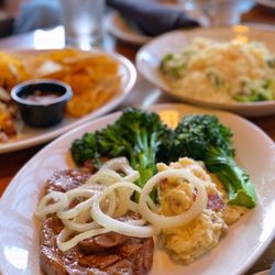 Lakeside Bar & Grill