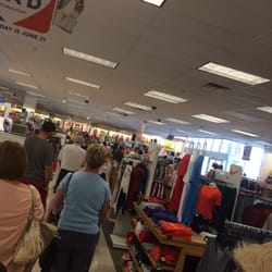 Kohl's - Lines are always long here