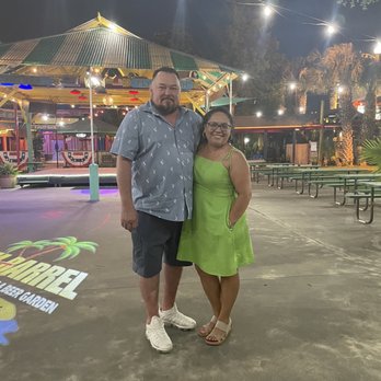 Zum Barrel - Patio area - Sports Bars Near Me - Houston, Texas