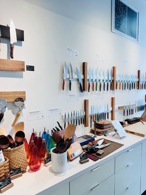 New West Knifeworks & MTN MAN Toy Shop by null