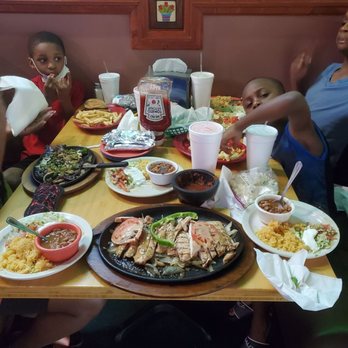 Los Bravos - Mexican Near Me - Pooler, Georgia