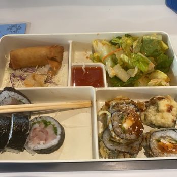 Sushi32 - Hnad Roll Lunch Combo Dec 24 Roll Yellowtail Roll - Sushi Bars Near Me - Phoenix, Arizona Sushi32 - Hnad Roll Lunch Combo Dec 24 Roll Yellowtail Roll - Sushi Bars Near Me - Phoenix, Arizona