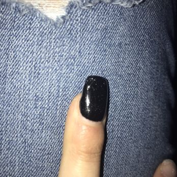 De Lux Nails Spa - Chipped on side - Nail Salons Near Me - Mount Pleasant, South Carolina