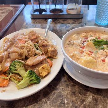 Stadium Thai - ST4. Rama Noodle SU1. Tom Kha 24 oz. - Thai Near Me - Tacoma, Washington Stadium Thai - ST4. Rama Noodle SU1. Tom Kha 24 oz. - Thai Near Me - Tacoma, Washington