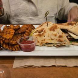 Burnt sweet potato fries and chicken sandwich Burnt sweet potato fries and chicken sandwich